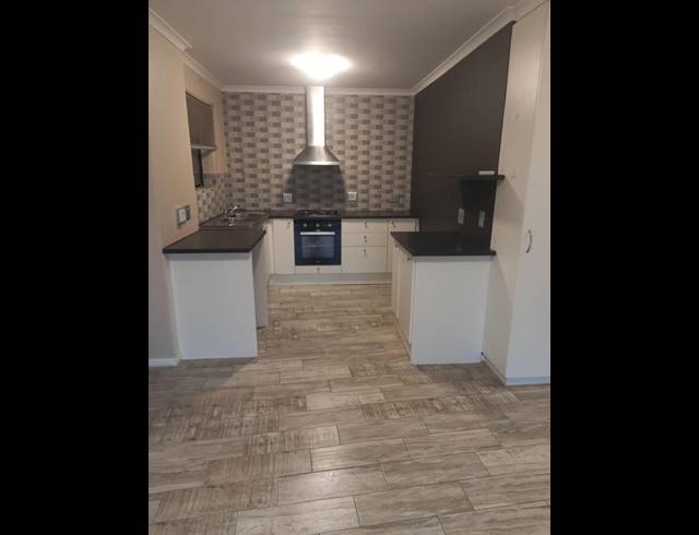 2 BEDROOM PROPERTY TO RENT IN SOMERSET WEST
